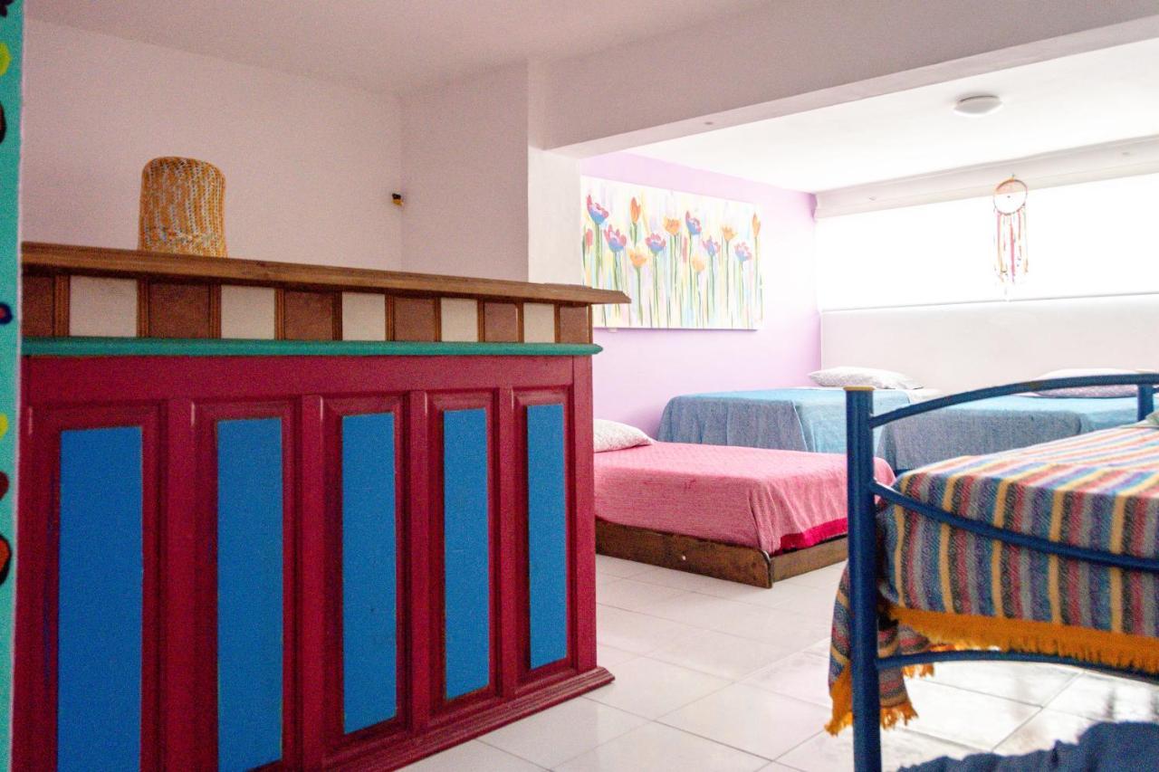 Hostel Vallarta (Adults Only) Puerto Vallarta Ngoại thất bức ảnh